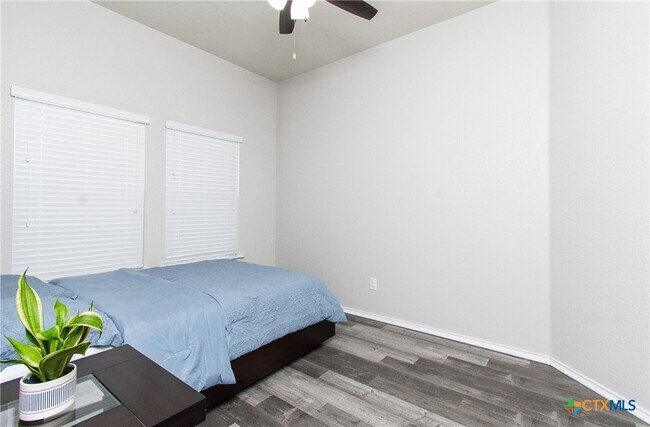 Building Photo - 705 Rowdy Dr