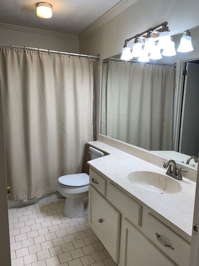 Building Photo - Charming Move-In Ready 1BR/1BA Condo in West Nashville – Lion’s Head Community