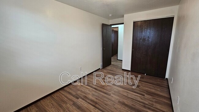 Building Photo - 3718 E 22nd Ave