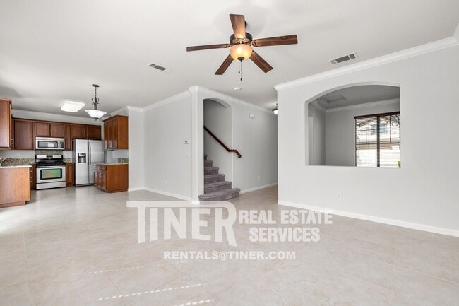 Building Photo - 1707 Grey Bunny Dr