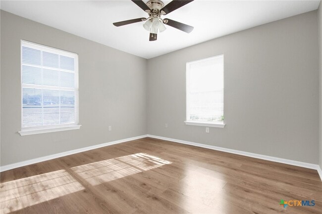 Building Photo - 907 North Dr