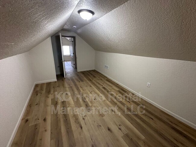 Building Photo - 3203 E 26th Terrace