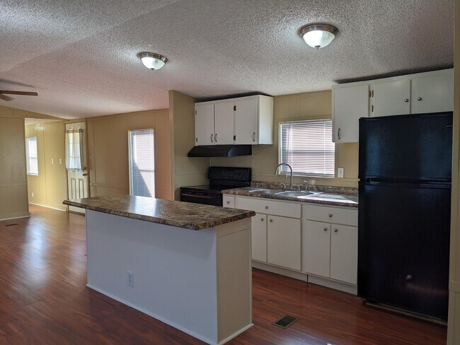 Building Photo - 903 Scott Dr