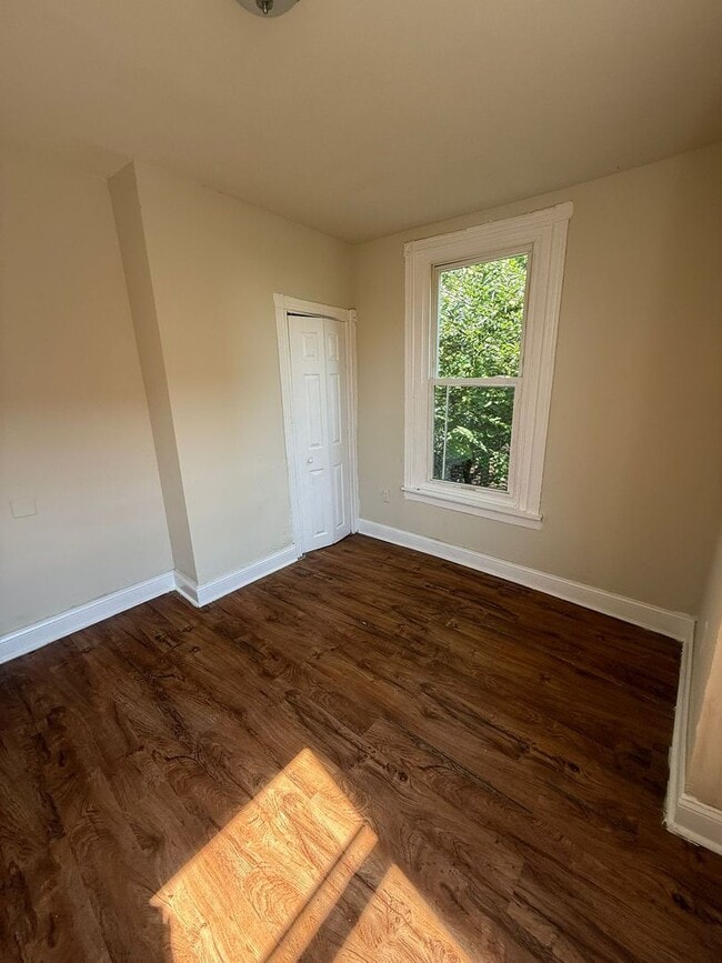 Building Photo - 3 BED 1.5 BATH HOME FOR RENT.