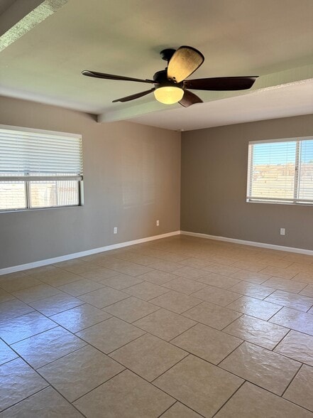 Building Photo - 1785 Beavertail Dr