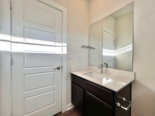 Building Photo - Spacious 4/BR 3/BA Home with Modern Upgrades