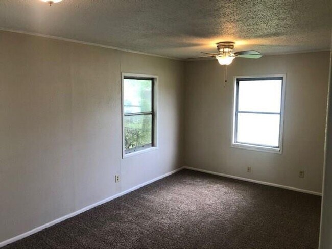 Building Photo - Remodeled Sunset Acres Home