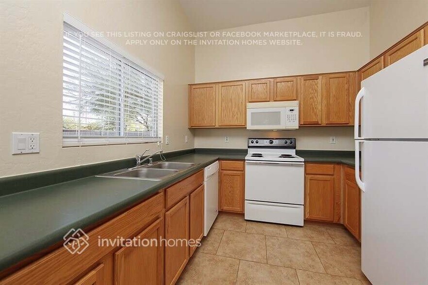Building Photo - 3463 S 162nd Ave