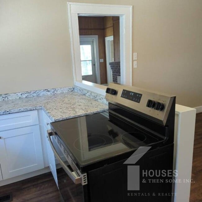 Building Photo - 18 21st St