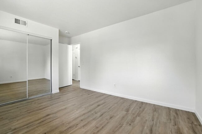 Building Photo - Gorgeous 2 Bed Condo in Foothill Farms
