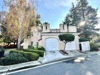 Building Photo - Great 2 Bedroom Townhome- Move in Ready! Washer/Dryer Garage