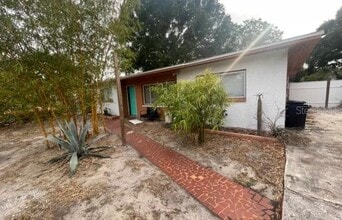 Building Photo - 709 W Bayshore Dr