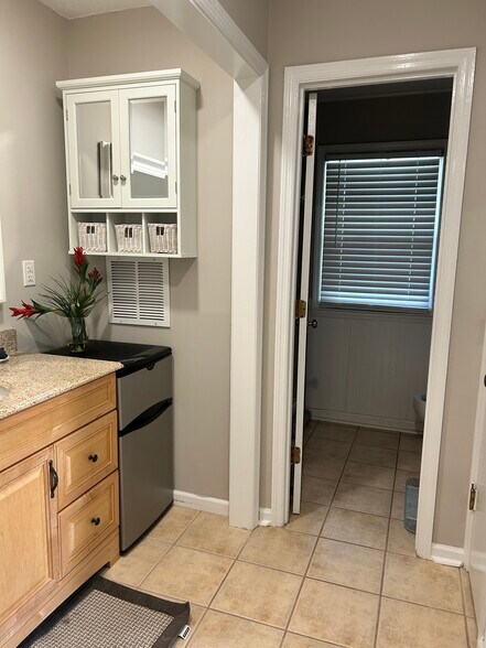 Building Photo - 415 28th Ave N