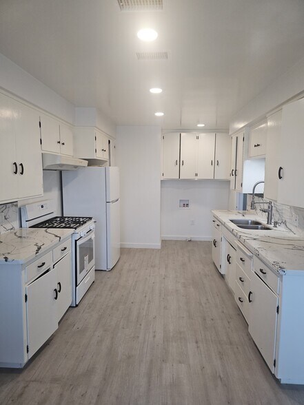 Building Photo - 1757 W 103rd St