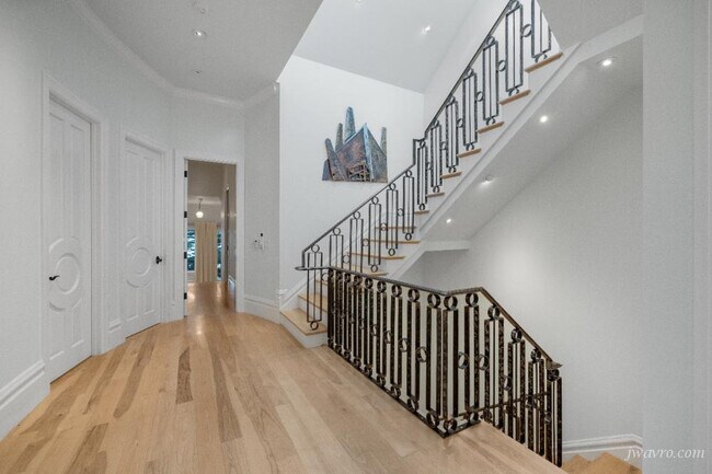 Building Photo - 19 Wilmot St