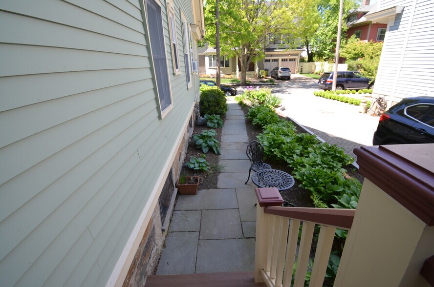 Building Photo - 41 Coolidge St