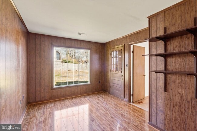 Building Photo - 9356 Birchwood Ct