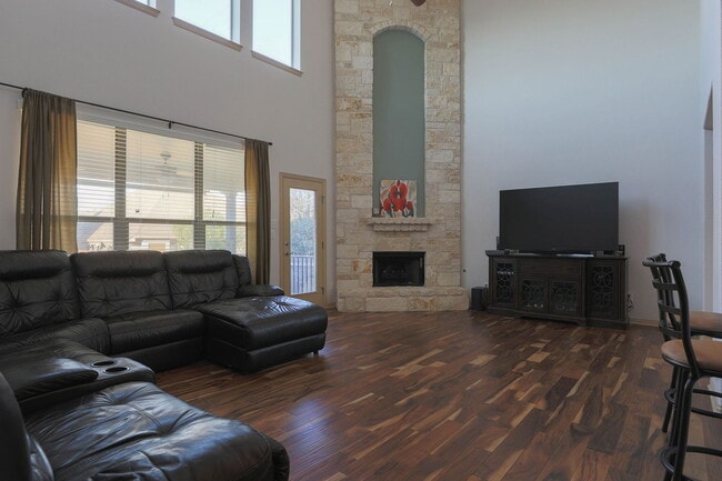 Building Photo - 2300 Dovetail St