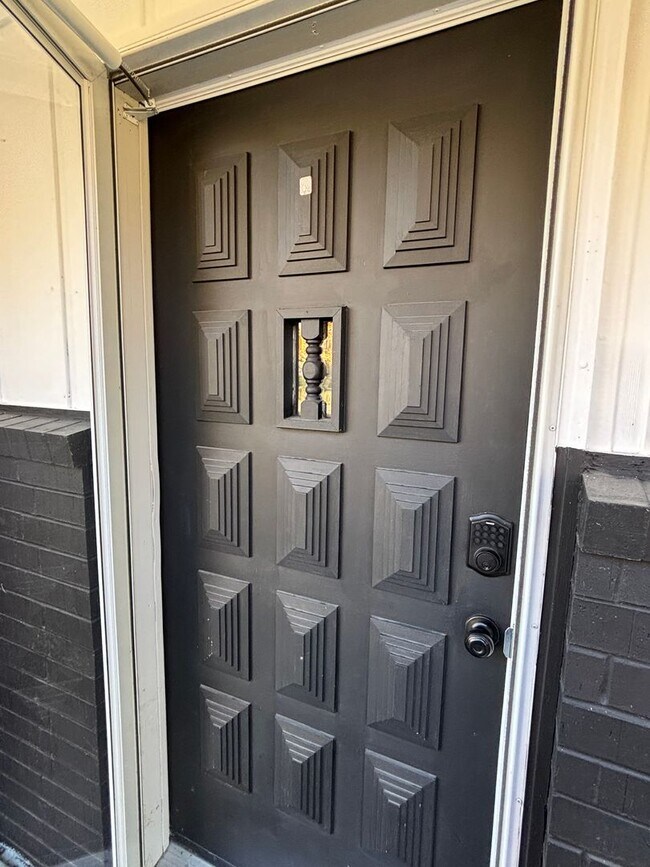 Building Photo - 2 Bedroom Duplex in Council Bluffs – Updat...