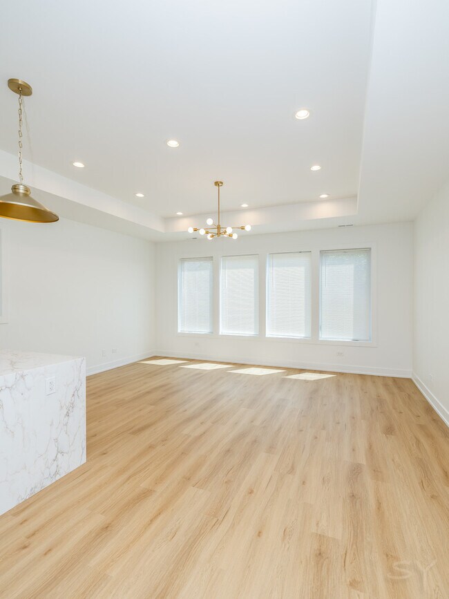 Building Photo - 6048 S Eberhart Ave