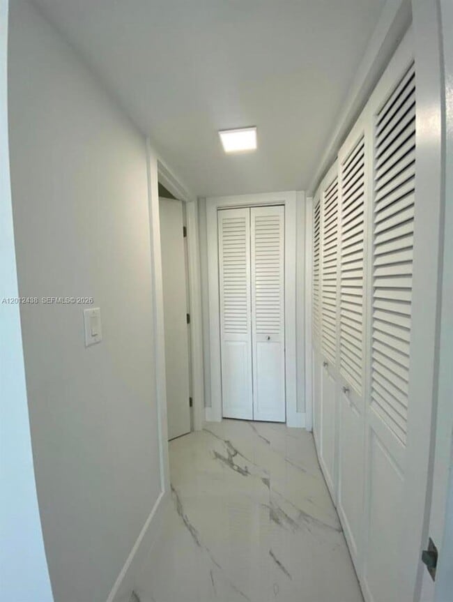 Building Photo - 6039 Collins Ave