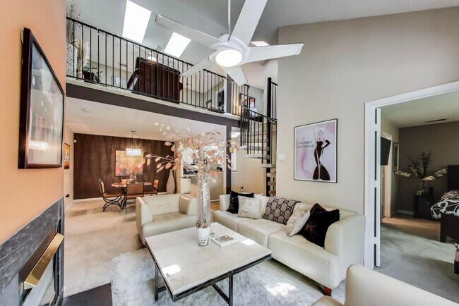 Building Photo - Beautifully updated and maintained 2 level condo home!