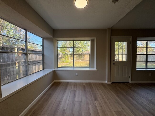 Building Photo - 16611 David Glen Dr