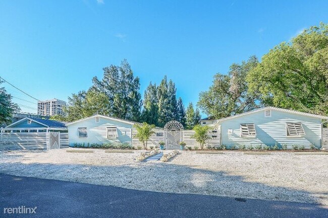 Building Photo - 3104 W San Juan St