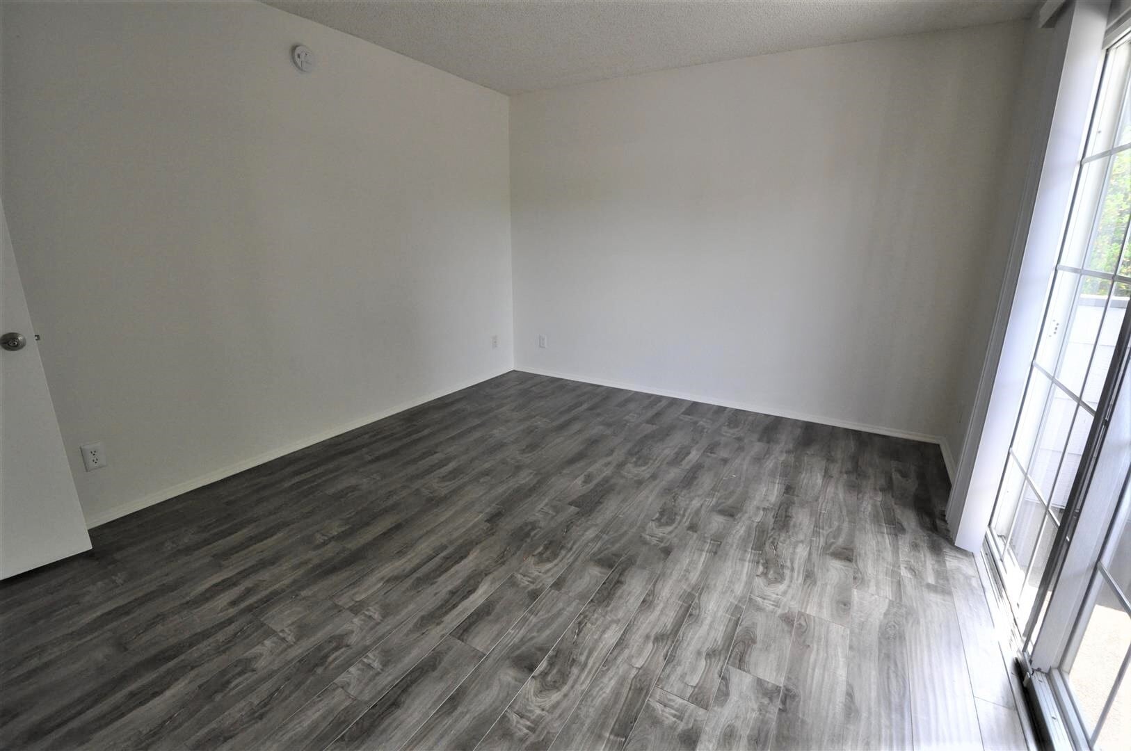 Building Photo - 12249 Oxnard St