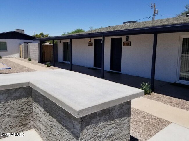Building Photo - 1156 E Tempe Dr