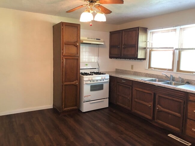 Building Photo - Check Out this Renovated House in a Quiet Neighborhood with a Large Yard!