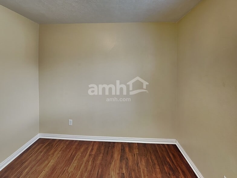 Building Photo - 117 E 1875 N