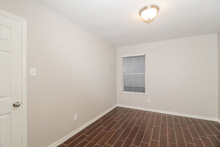 Building Photo - 745 Poncho Ln