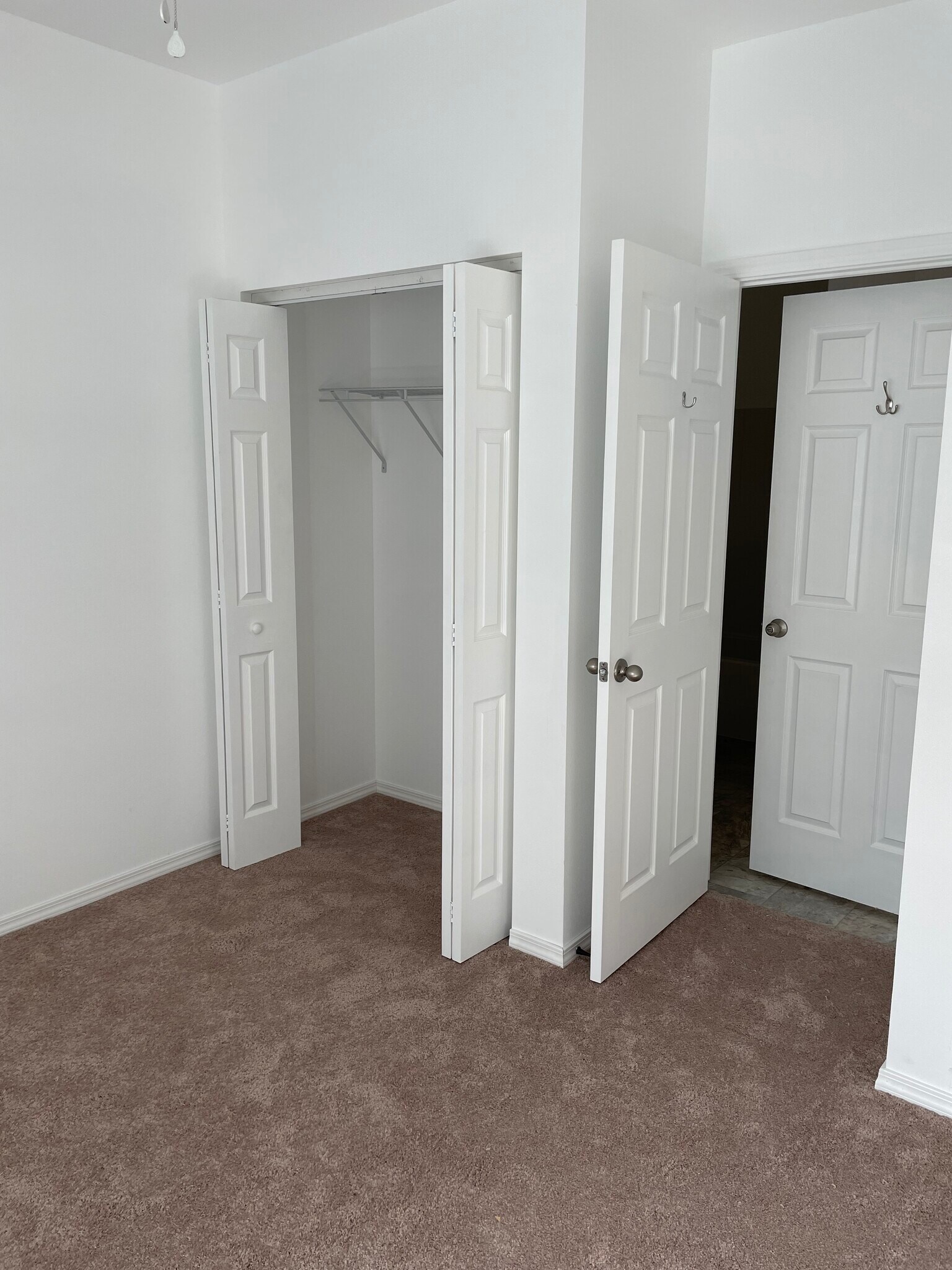 Building Photo - 18429 Crestwood Way