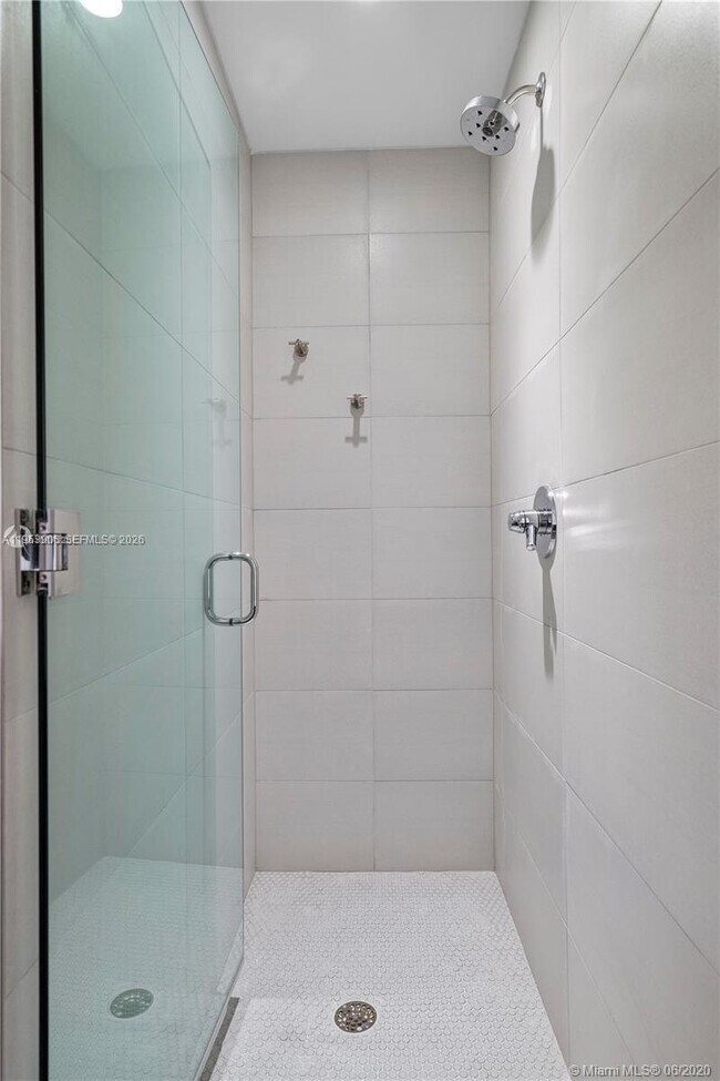 Building Photo - 2900 NE 7th Ave