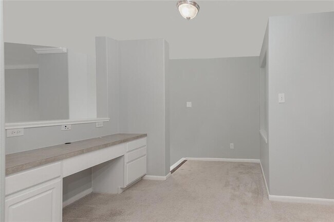 Building Photo - 2 E Pipers Green St