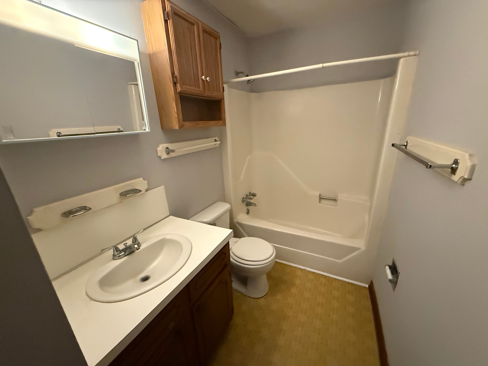 Building Photo - 802 E 7th St