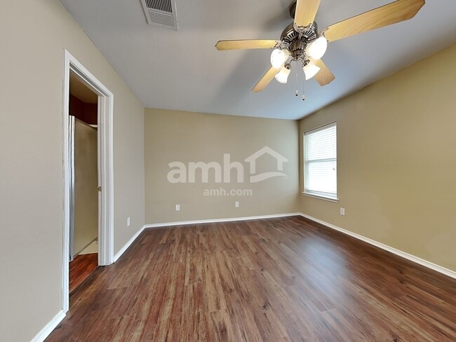 Building Photo - 308 Lake Travis Dr