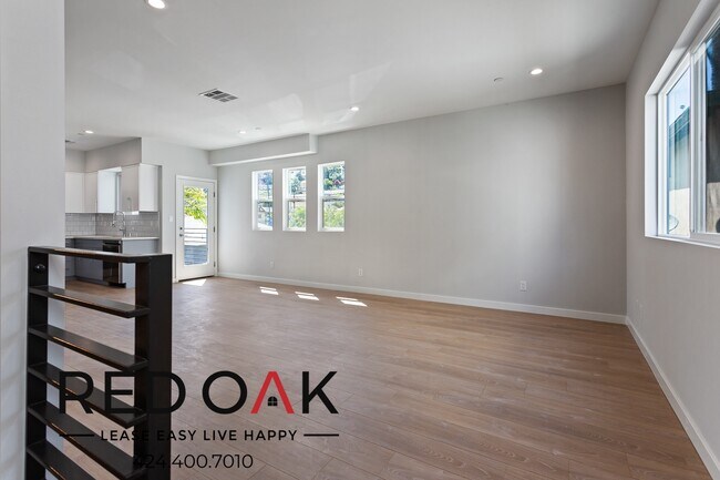 Building Photo - 4506 Esmeralda St