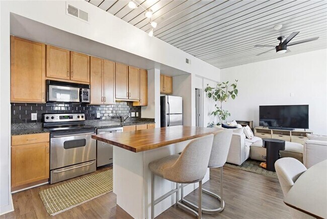 Building Photo - 620 Glen Iris Dr NE