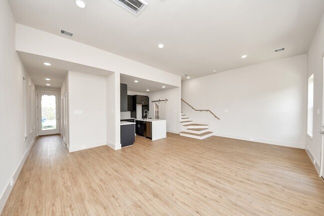 Building Photo - 5903 Urban Pnes St