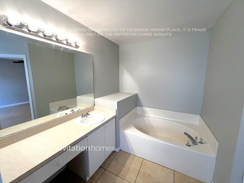 Building Photo - 5316 NW Acmar Ct