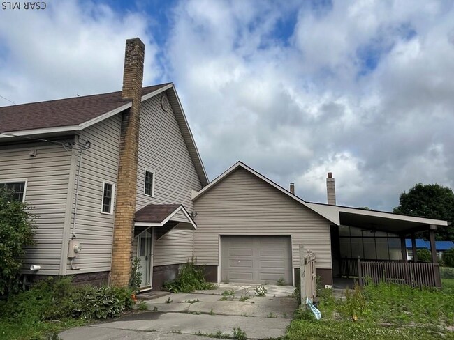 Building Photo - 378 Locust St