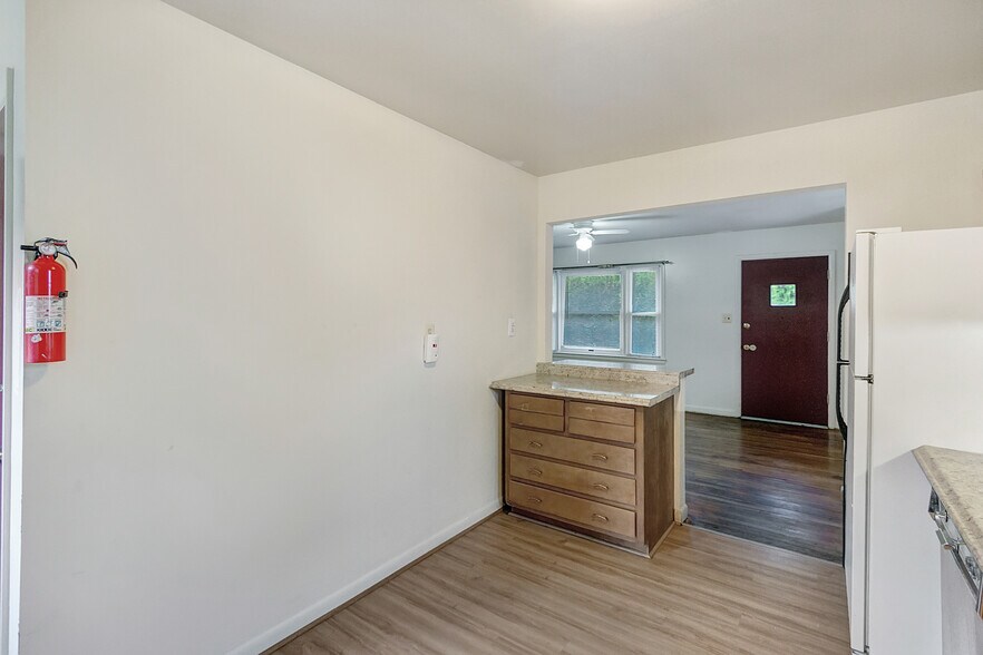 Building Photo - 5013 Quebec St