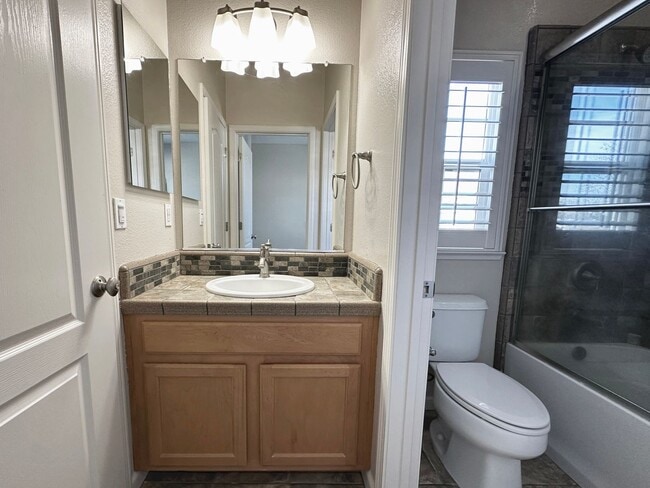 Building Photo - Beautifully Upgraded 3BD/2.5BA Citrus Heights Home with Covered Patio & Modern Amenities!
