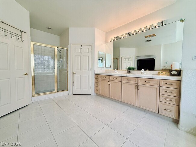 Building Photo - 2429 Tour Edition Dr