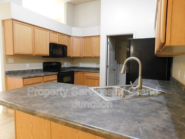 Building Photo - 1213 E Carolina Ave