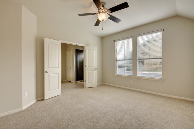 Building Photo - $1,000 off first month’s rent with a 2-year lease!