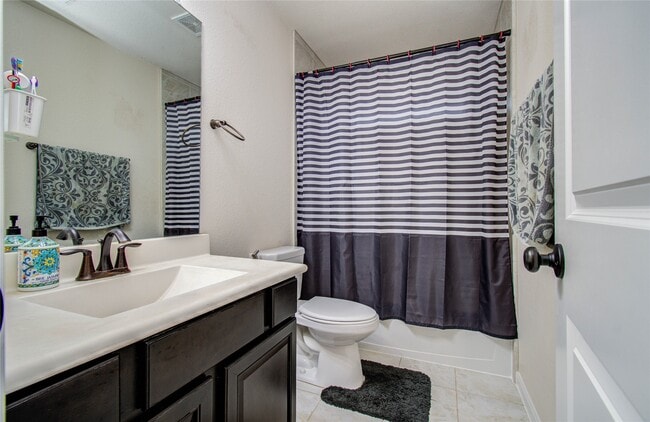 Building Photo - 2702 Fairfield Bend Pl