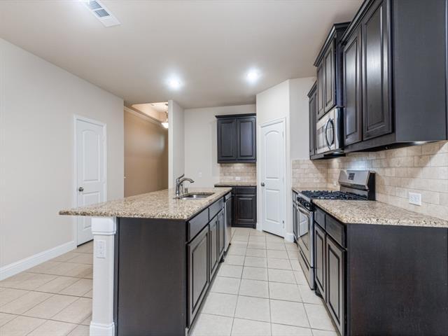 Building Photo - 710 Teakwood Dr